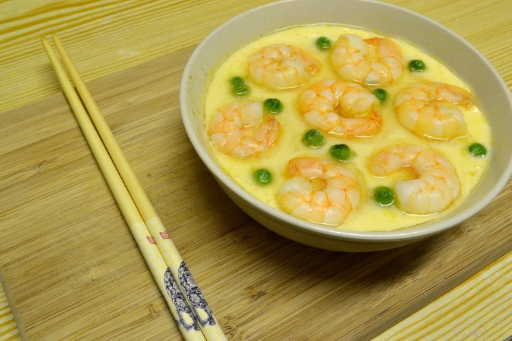 Steamed egg with prawns and peas