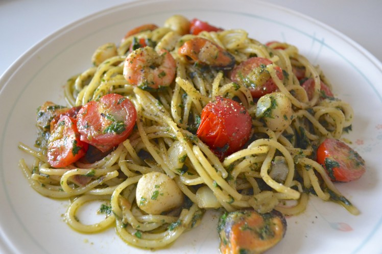 pesto spaghetti with seafood and cherry tomato